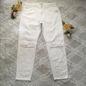 Forever 21 Distressed White Jeans Size 27